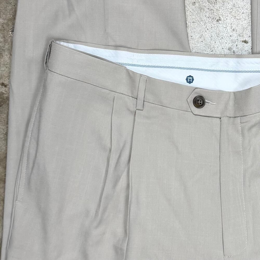 Haggar classic fit men’s dress pant size 44x32 tan, pleated front, cuffed leg. - Picture 4 of 6